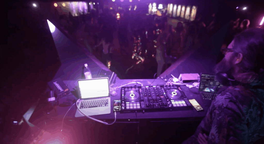 Byron Bay Dj Funk, Downtempo, House, Deep Bass and 60s 70s 80s remixes